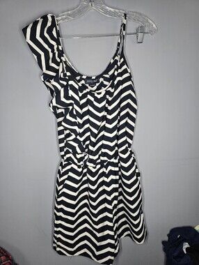 Envy Me Chevron Striped Romper Shorts Outfit-Womens MEDIUM-Black/Off-White